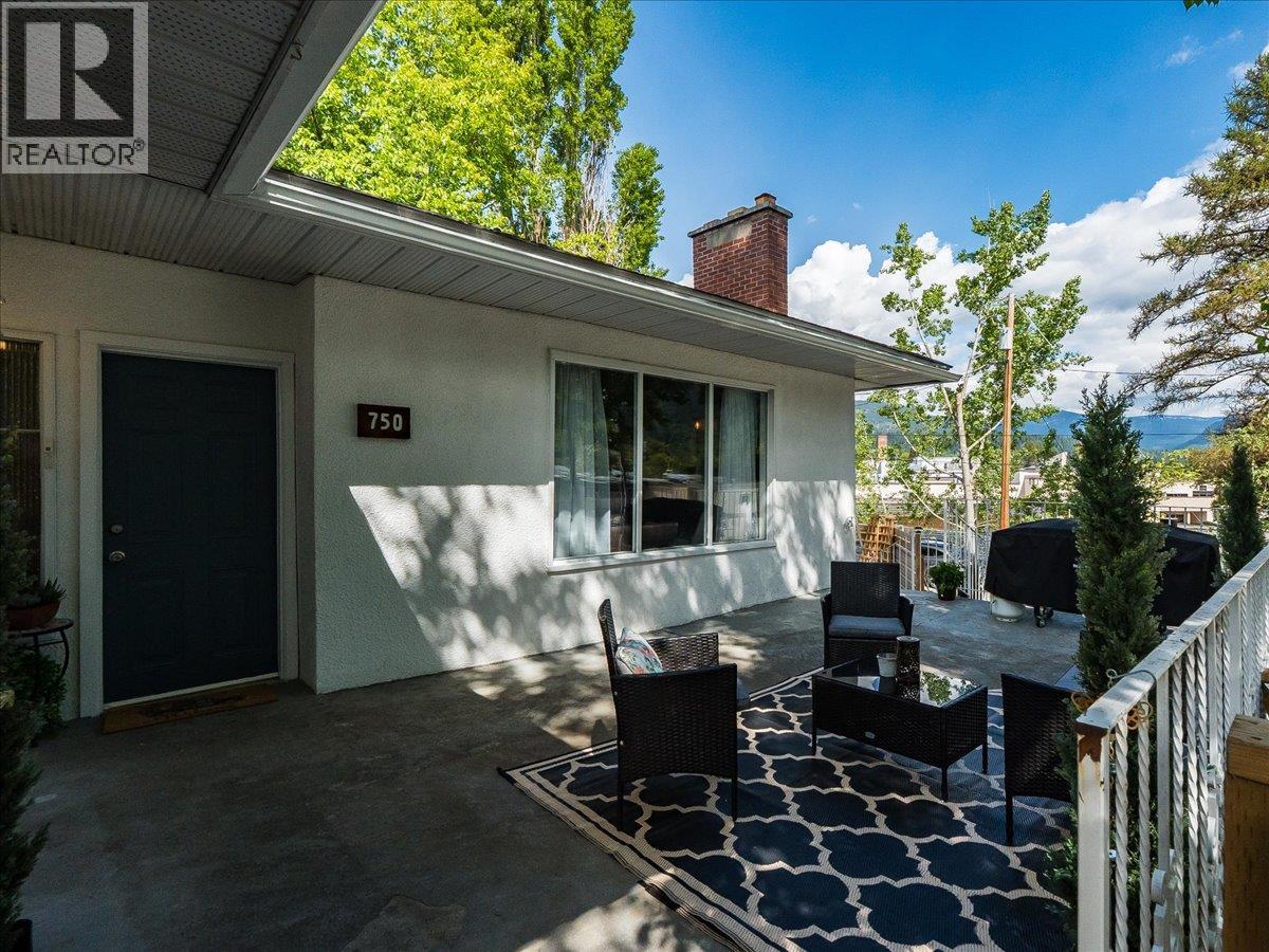 750 7th Avenue, Castlegar, British Columbia  V1N 1R7 - Photo 67 - 10388074
