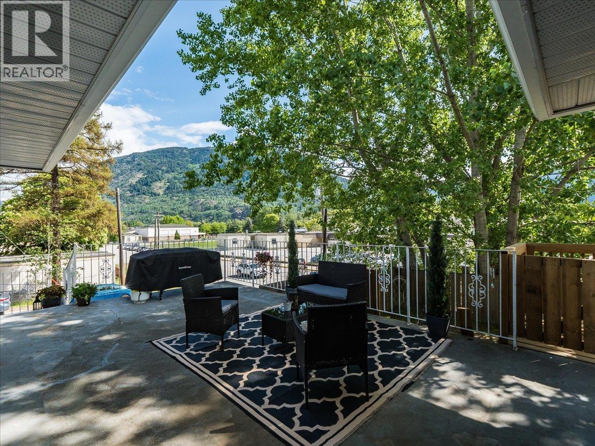 750 7th Avenue, Castlegar, British Columbia  V1N 1R7 - Photo 68 - 10388074