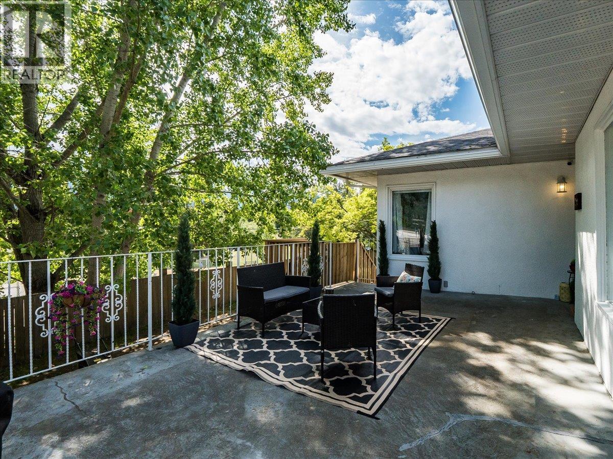 750 7th Avenue, Castlegar, British Columbia  V1N 1R7 - Photo 71 - 10388074