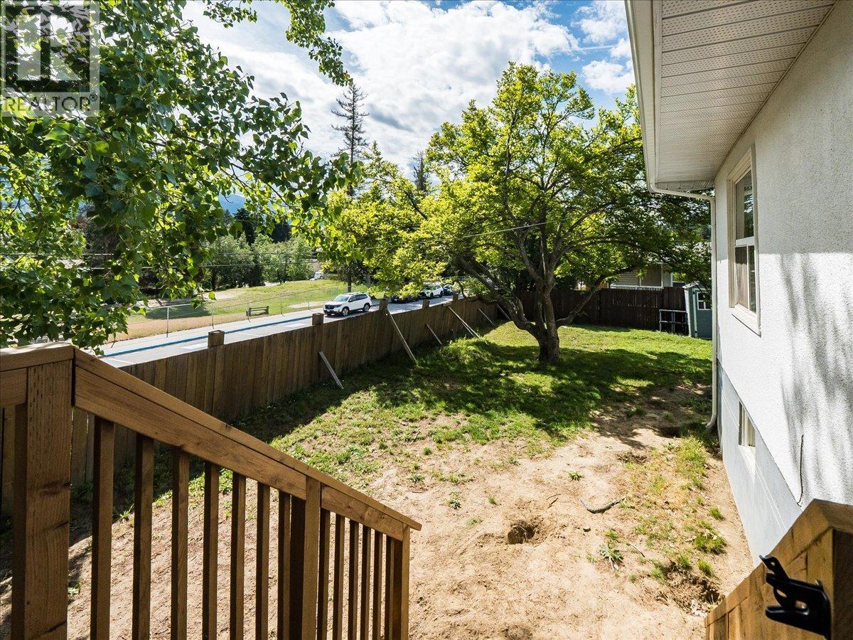 750 7th Avenue, Castlegar, British Columbia  V1N 1R7 - Photo 72 - 10388074