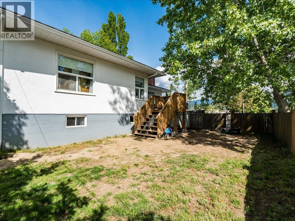 750 7th Avenue, Castlegar, British Columbia  V1N 1R7 - Photo 73 - 10388074
