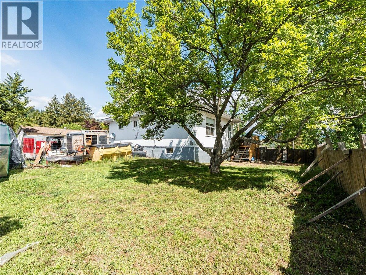 750 7th Avenue, Castlegar, British Columbia  V1N 1R7 - Photo 78 - 10388074