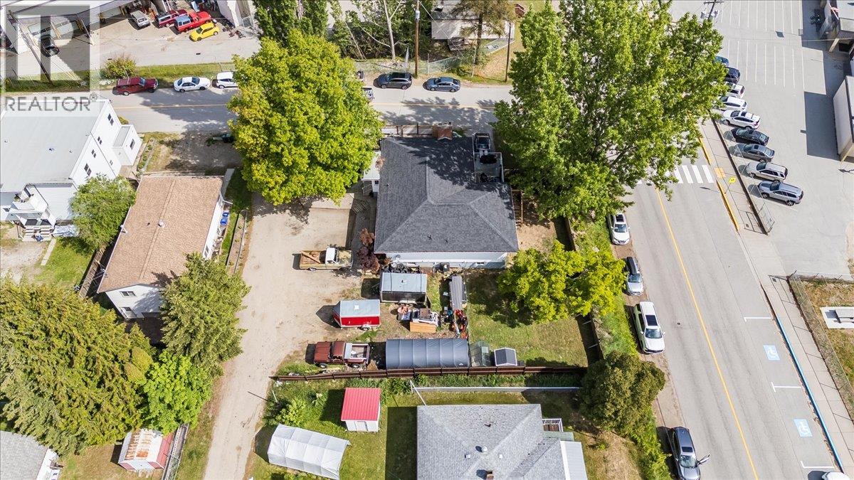 750 7th Avenue, Castlegar, British Columbia  V1N 1R7 - Photo 82 - 10388074