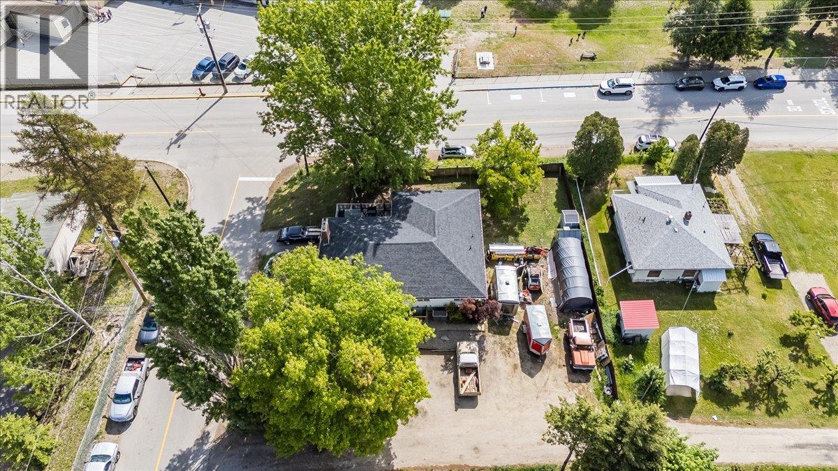 750 7th Avenue, Castlegar, British Columbia  V1N 1R7 - Photo 83 - 10388074