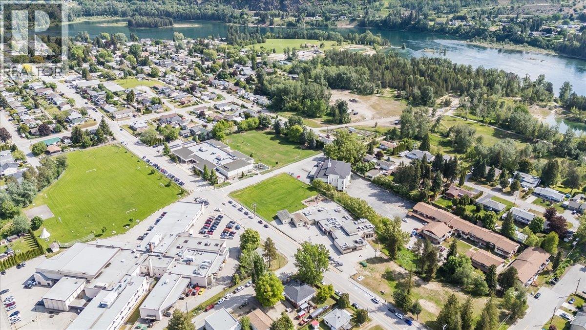 750 7th Avenue, Castlegar, British Columbia  V1N 1R7 - Photo 86 - 10388074