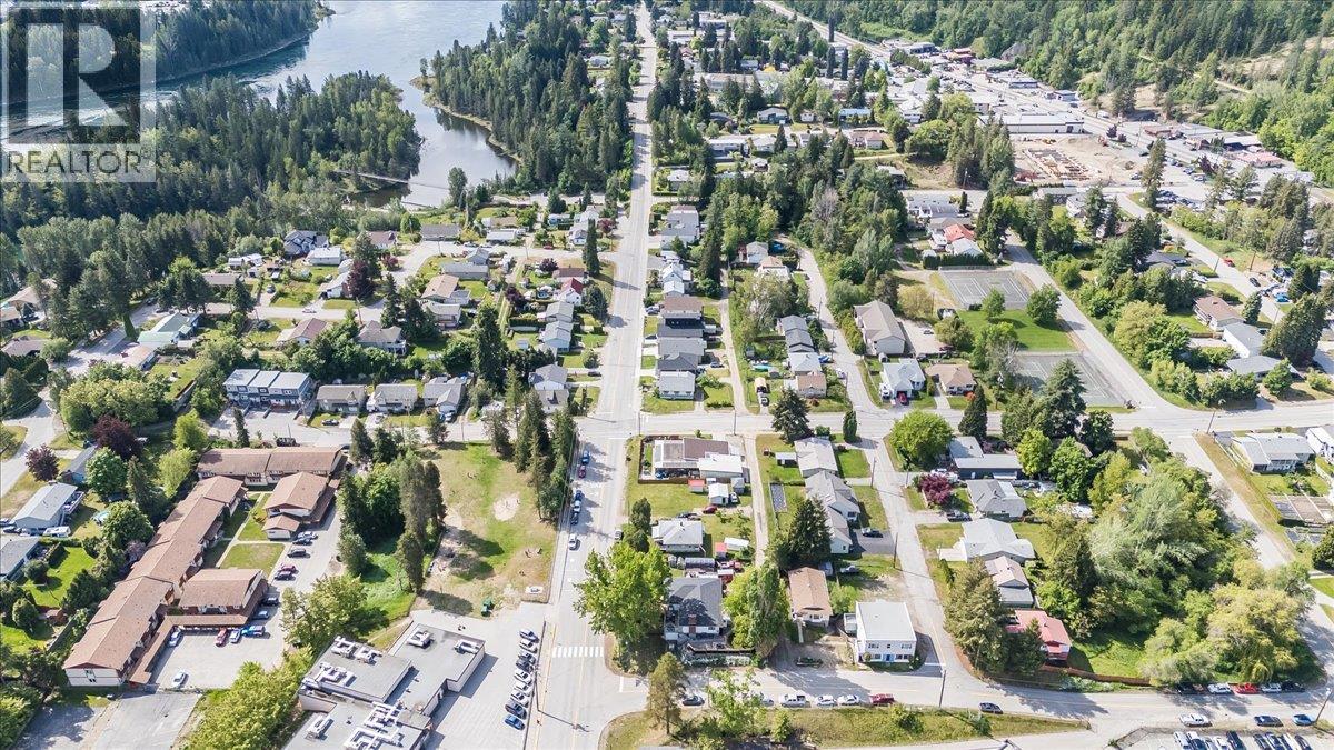 750 7th Avenue, Castlegar, British Columbia  V1N 1R7 - Photo 89 - 10388074