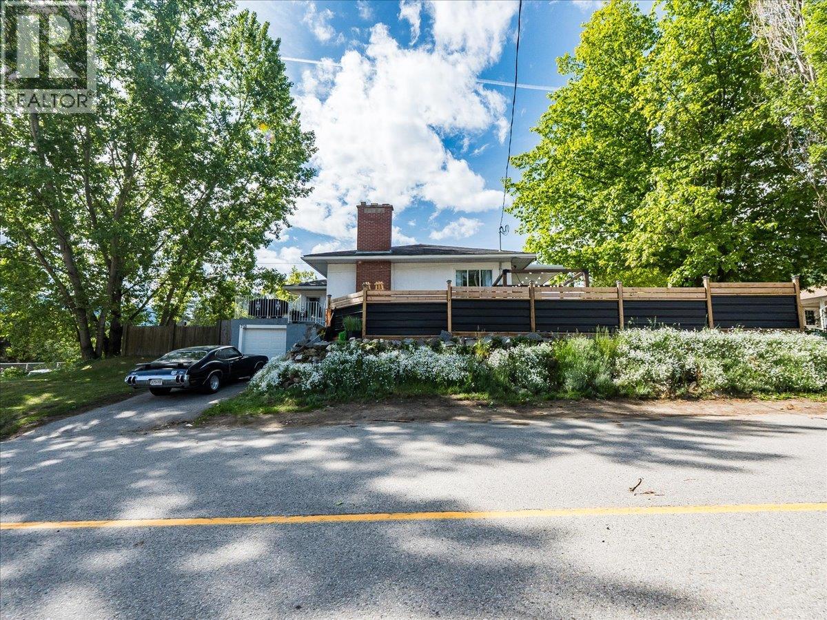 750 7th Avenue, Castlegar, British Columbia  V1N 1R7 - Photo 9 - 10388074