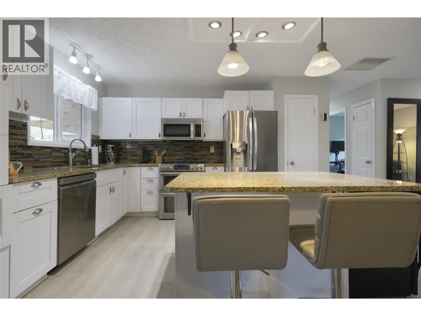 470 Vista Road, Kelowna, British Columbia  V1X 3S7 - Photo 9 - 10388217