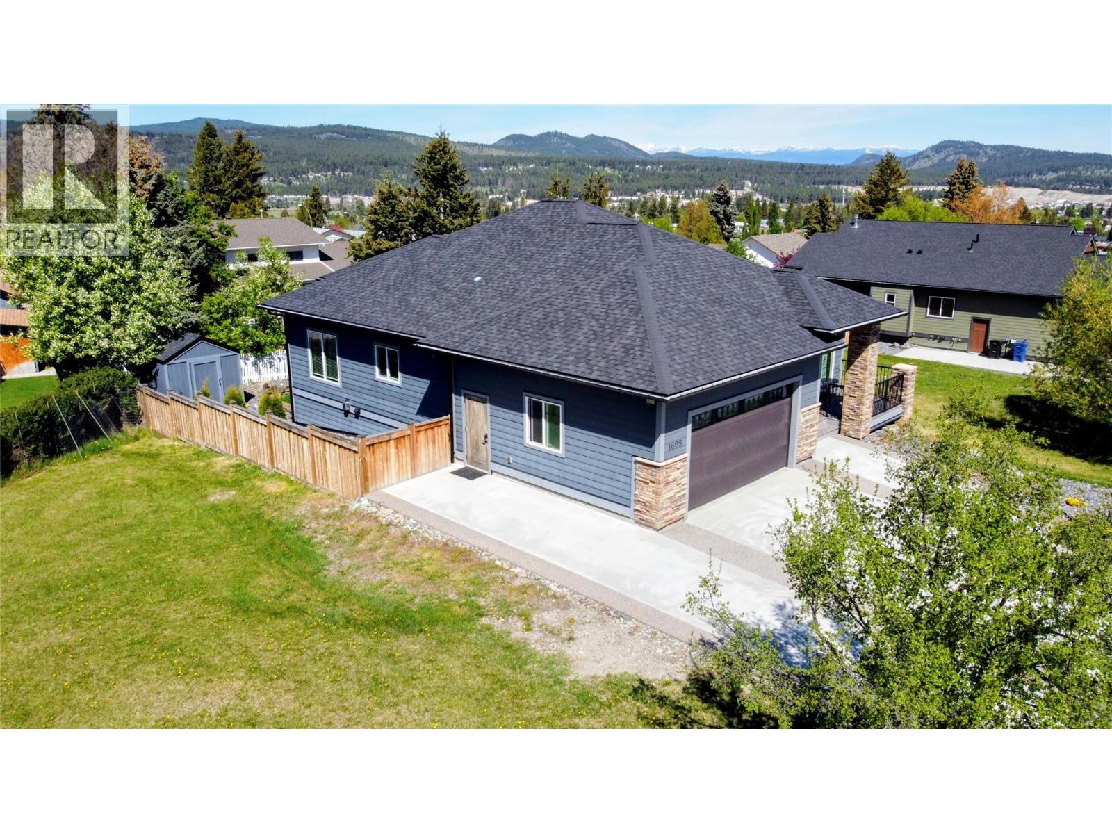 1609 8 Avenue S, Cranbrook, British Columbia  V1C 5N9 - Photo 3 - 10388179