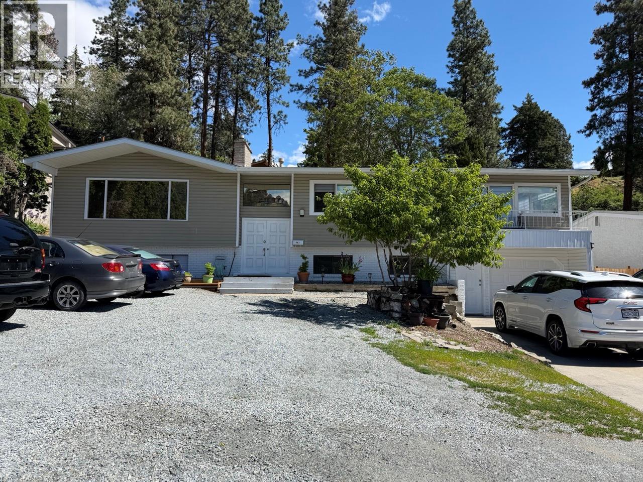 647 Clifton Road, Kelowna, British Columbia  V1V 1A7 - Photo 2 - 10387941