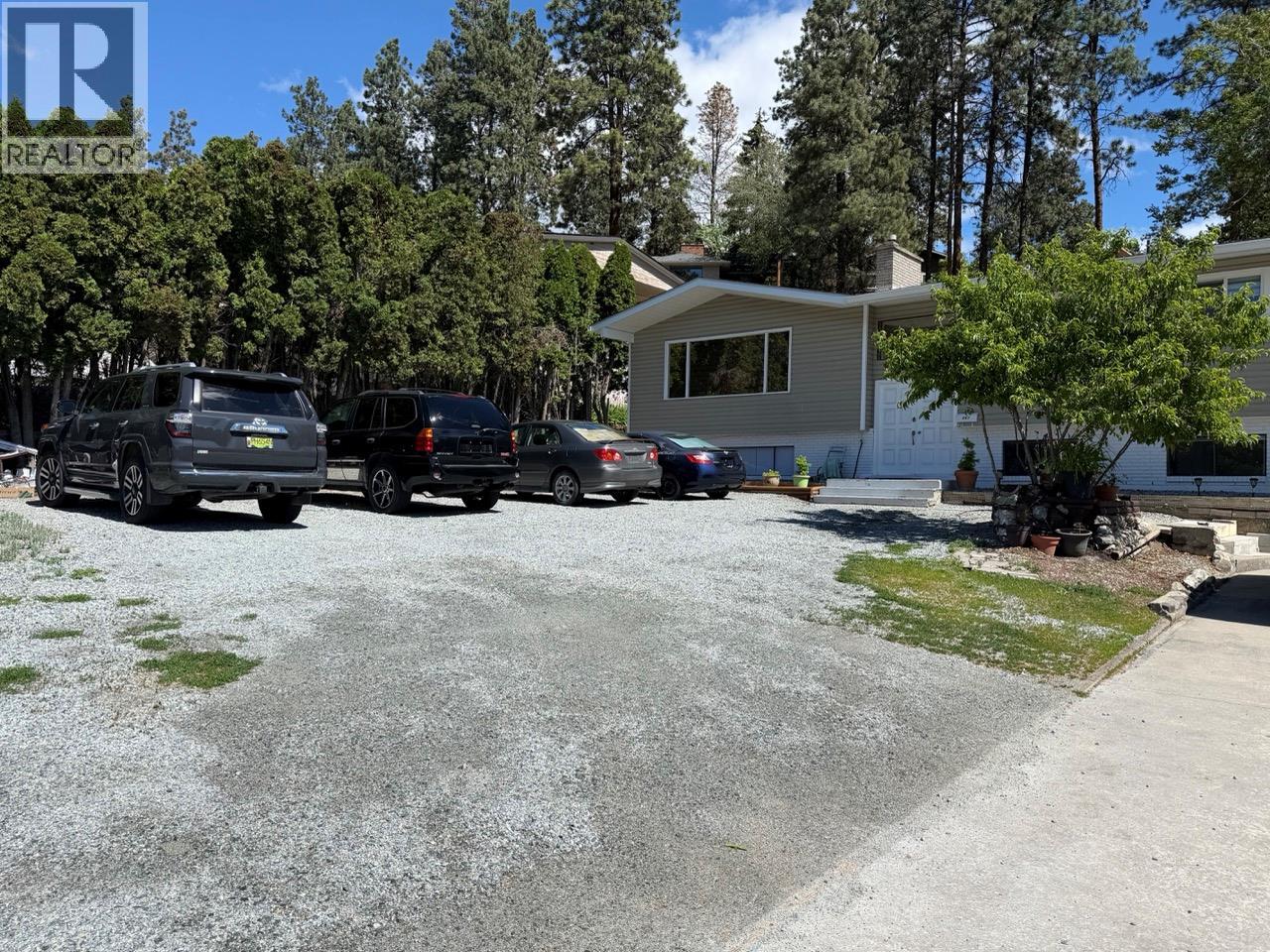 647 Clifton Road, Kelowna, British Columbia  V1V 1A7 - Photo 3 - 10387941