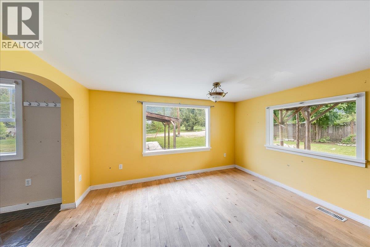 2018 Tarrys Road, Castlegar, British Columbia  V1N 4N1 - Photo 26 - 10387871