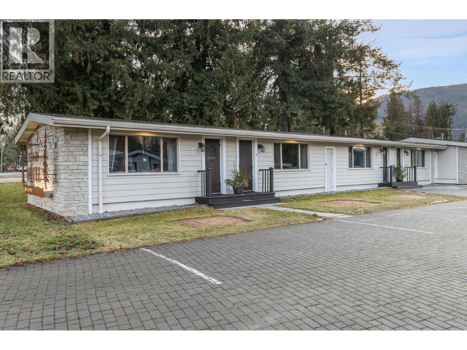 1210 Paradise Avenue, Sicamous, British Columbia  V0E 0E8 - Photo 2 - 10388216
