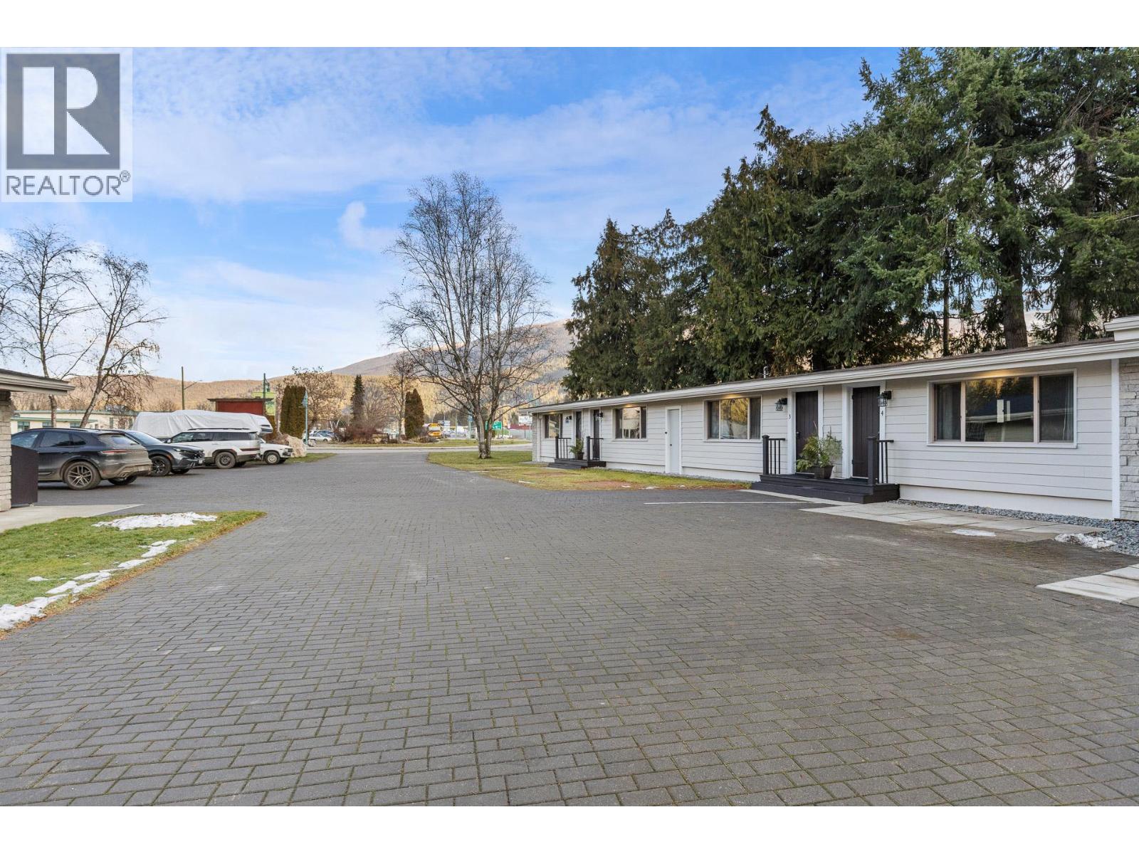 1210 Paradise Avenue, Sicamous, British Columbia  V0E 0E8 - Photo 3 - 10388216