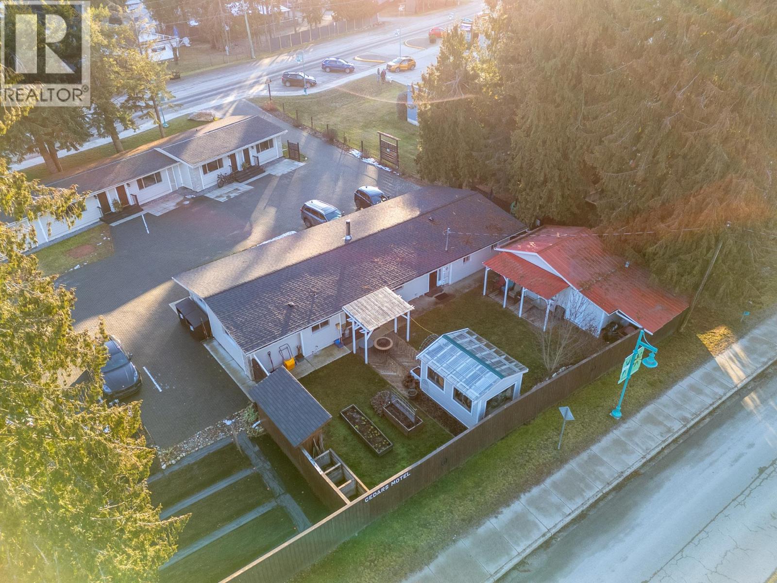 1210 Paradise Avenue, Sicamous, British Columbia  V0E 0E8 - Photo 4 - 10388216
