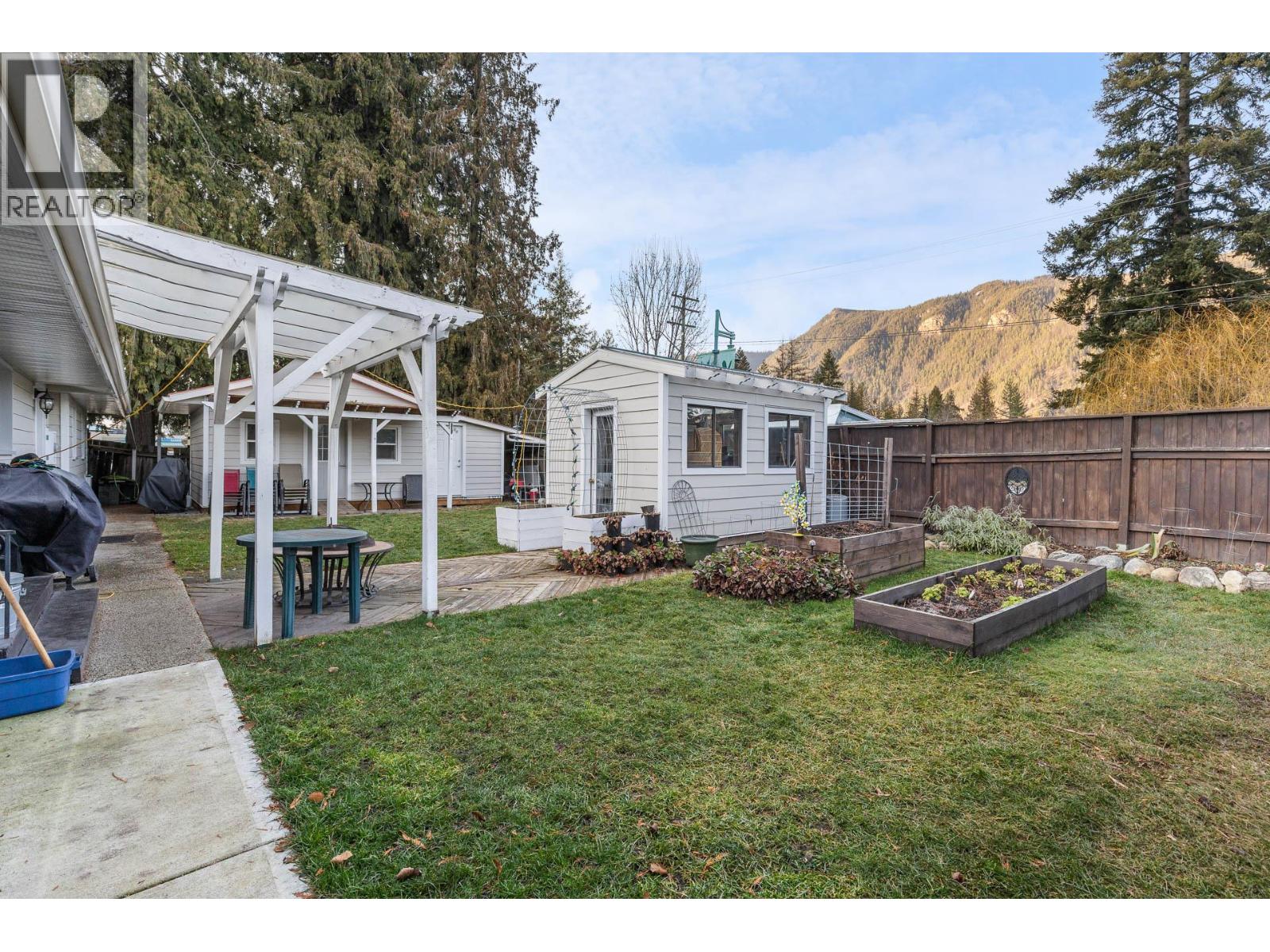 1210 Paradise Avenue, Sicamous, British Columbia  V0E 0E8 - Photo 51 - 10388216