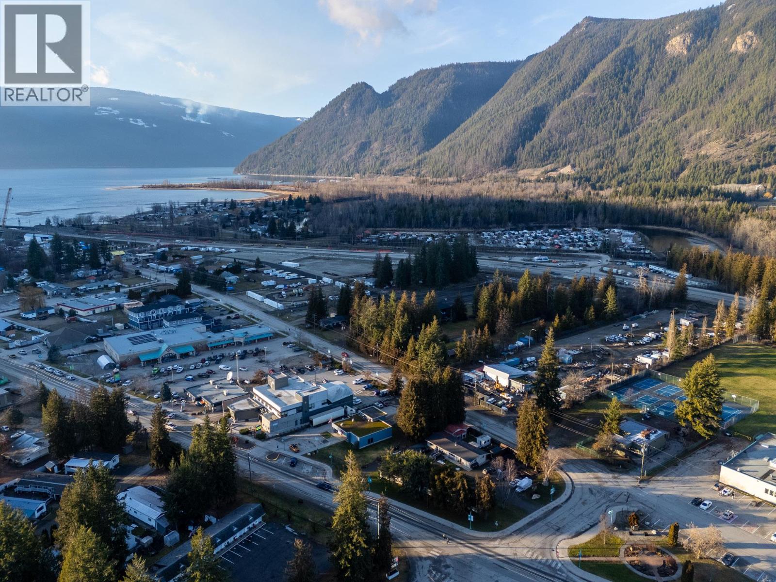 1210 Paradise Avenue, Sicamous, British Columbia  V0E 0E8 - Photo 6 - 10388216
