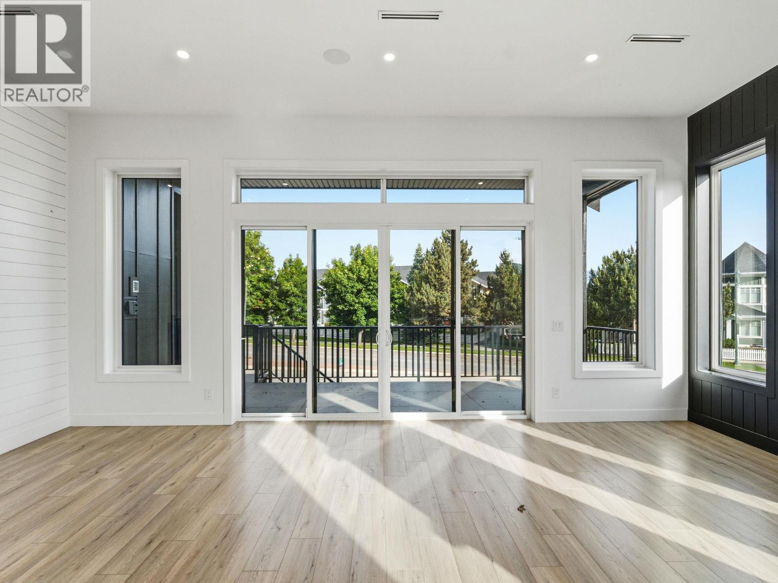 5300 Hedeman Court, Kelowna, British Columbia  V1W 5A3 - Photo 10 - 10388327