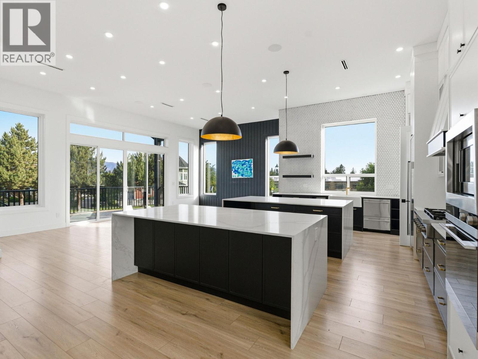 5300 Hedeman Court, Kelowna, British Columbia  V1W 5A3 - Photo 3 - 10388327