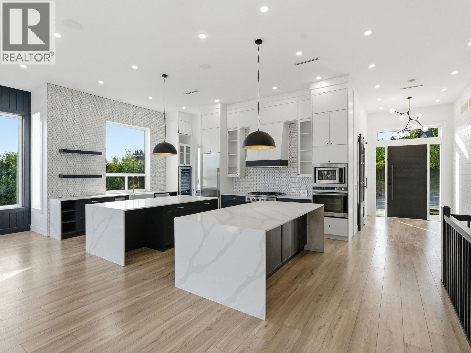 5300 Hedeman Court, Kelowna, British Columbia  V1W 5A3 - Photo 4 - 10388327