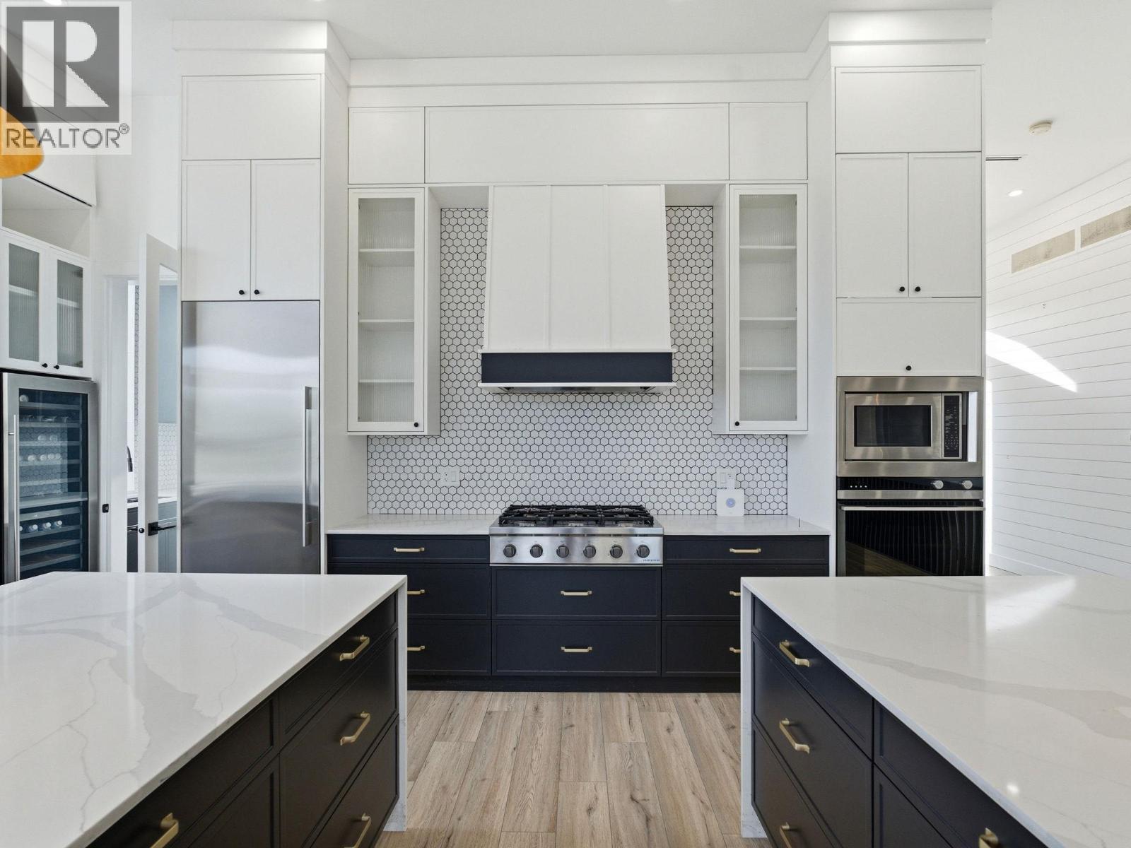 5300 Hedeman Court, Kelowna, British Columbia  V1W 5A3 - Photo 8 - 10388327