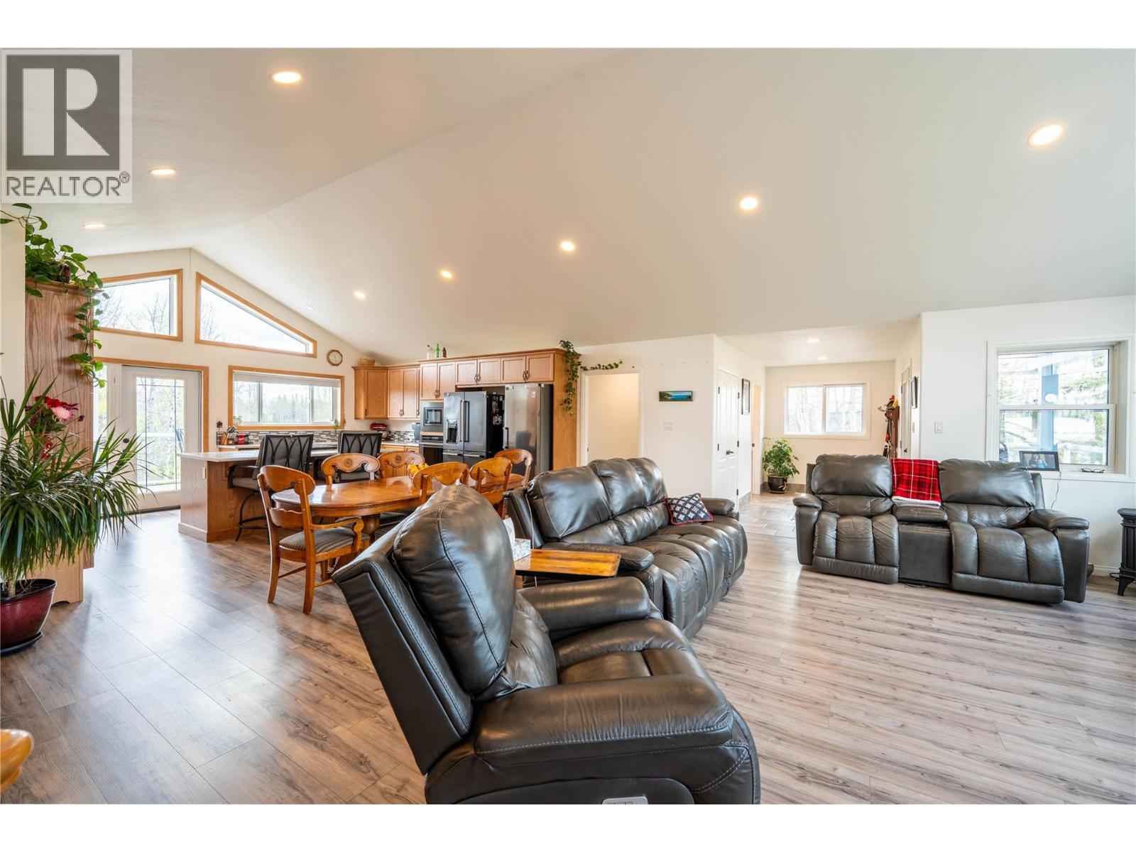 5266 West Arras Road, Dawson Creek, British Columbia  V0C 1B0 - Photo 10 - 10388345