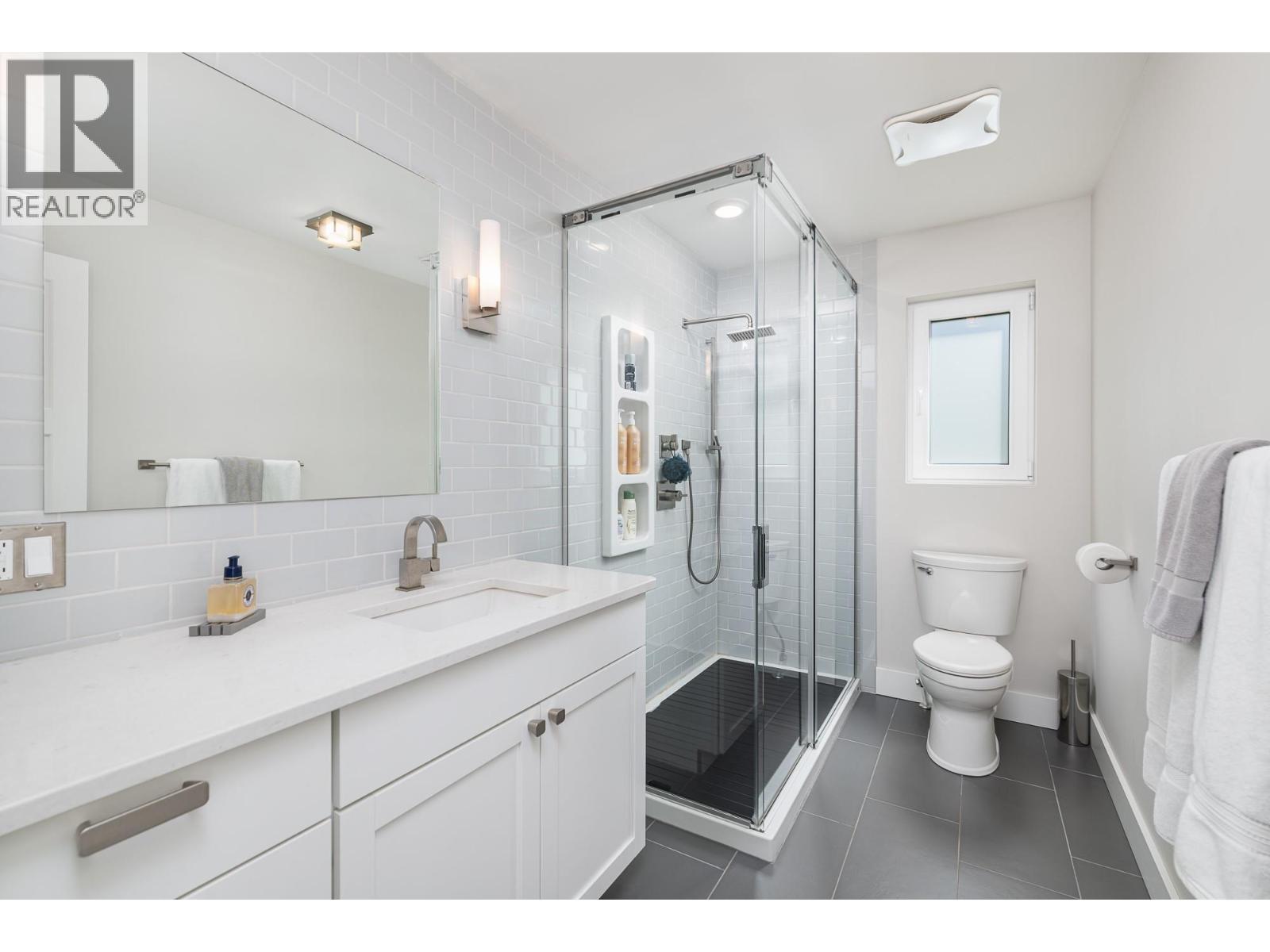 17246 Pilot Bay Road, Crawford Bay, British Columbia  V0B 1X0 - Photo 16 - 10386004