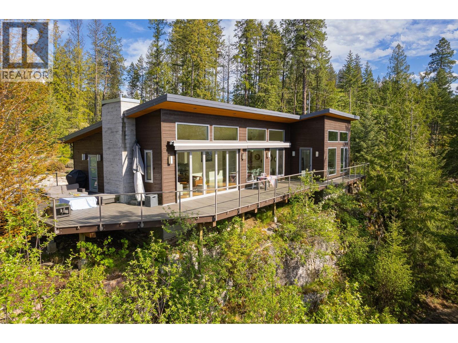 17246 Pilot Bay Road, Crawford Bay, British Columbia  V0B 1X0 - Photo 3 - 10386004