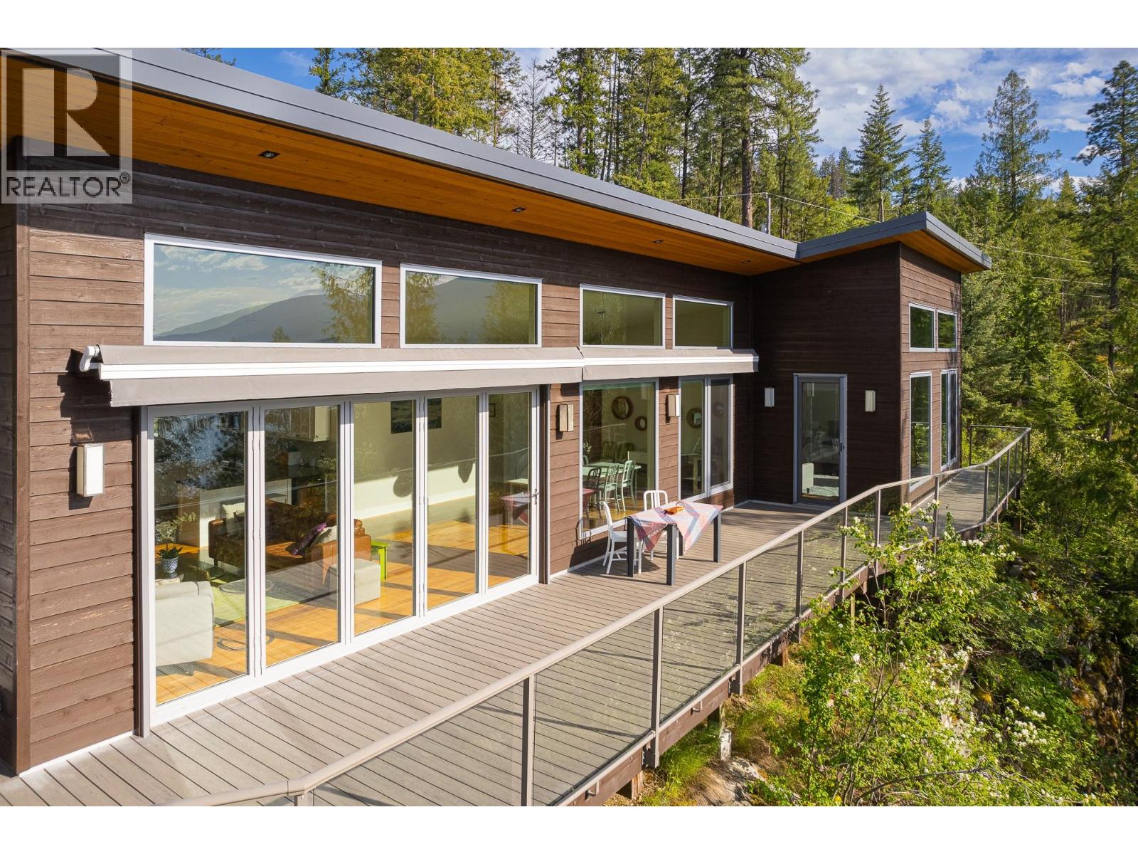 17246 Pilot Bay Road, Crawford Bay, British Columbia  V0B 1X0 - Photo 4 - 10386004