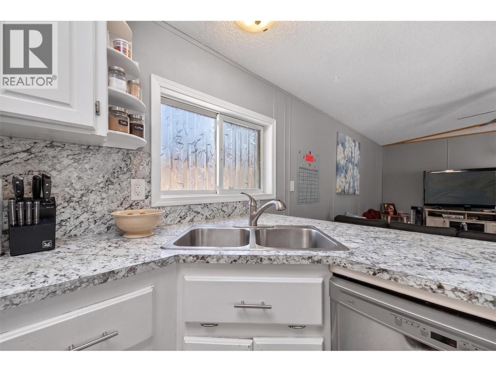 6751 51 Street Ne, Salmon Arm, British Columbia  V0E 1K0 - Photo 11 - 10388090
