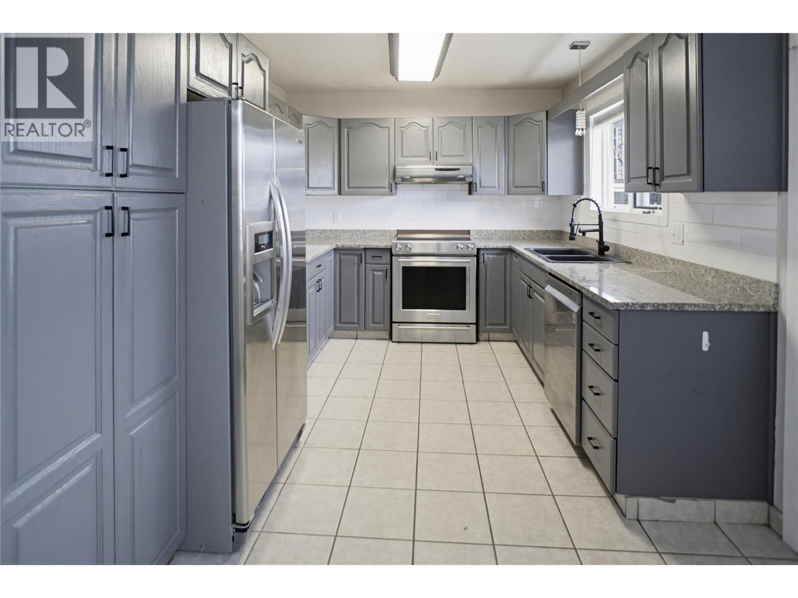1133 13th Street, Kamloops, British Columbia  V2B 8K4 - Photo 2 - 10387342