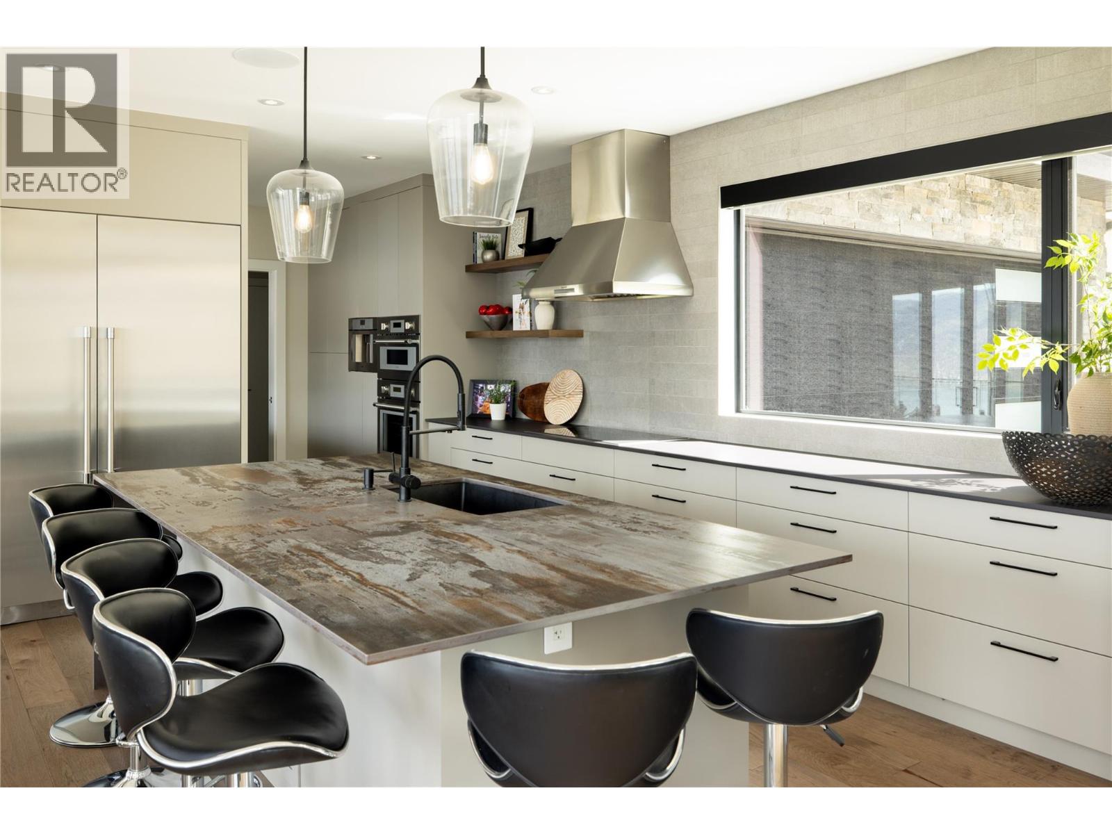 605 Clifton Court, Kelowna, British Columbia  V1V 0B7 - Photo 2 - 10387985
