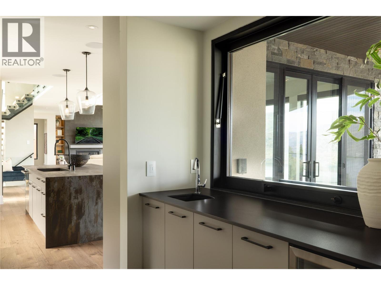 605 Clifton Court, Kelowna, British Columbia  V1V 0B7 - Photo 6 - 10387985