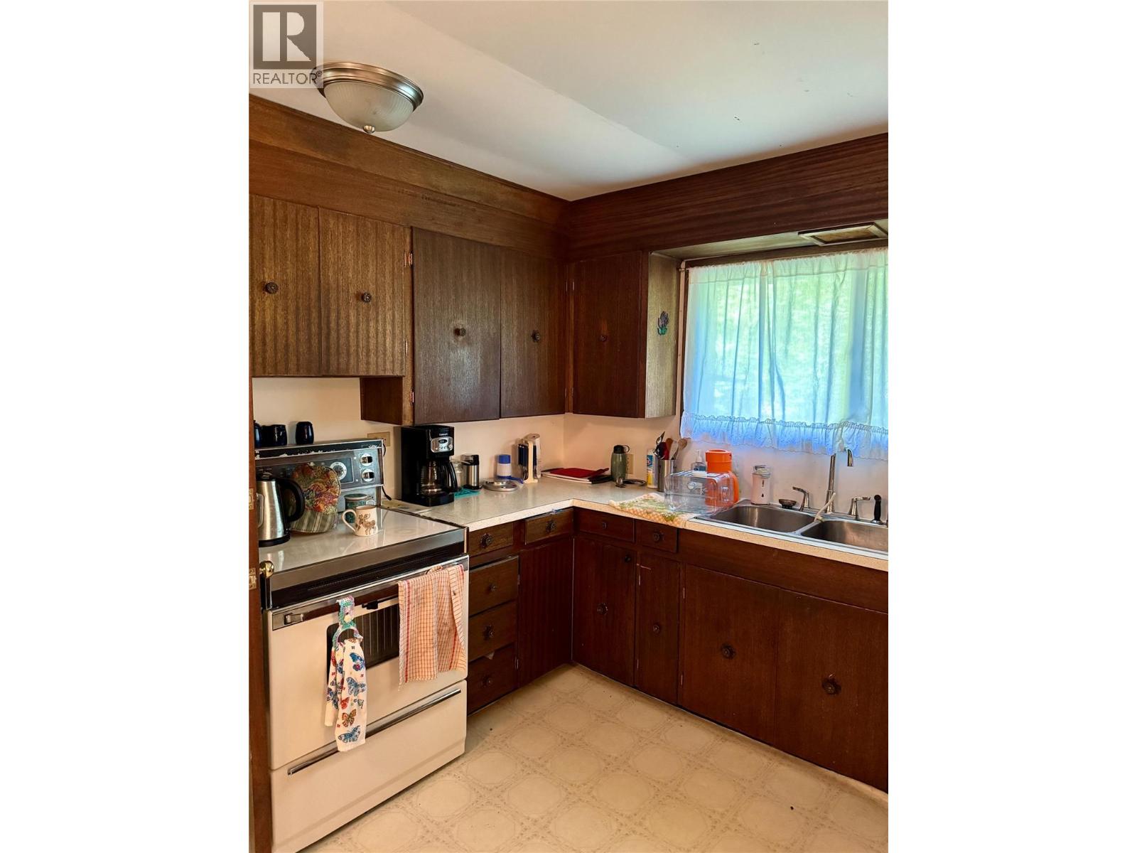 710 & 714 Westminster Road, Swansea Point, British Columbia  V0E 2K2 - Photo 12 - 10388393