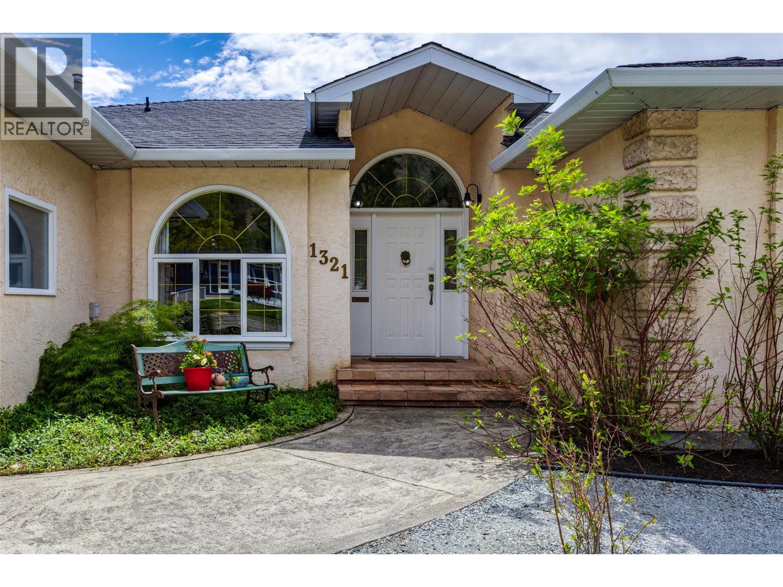 1321 Mountain Avenue, Kelowna, British Columbia  V1Y 7H3 - Photo 3 - 10388194