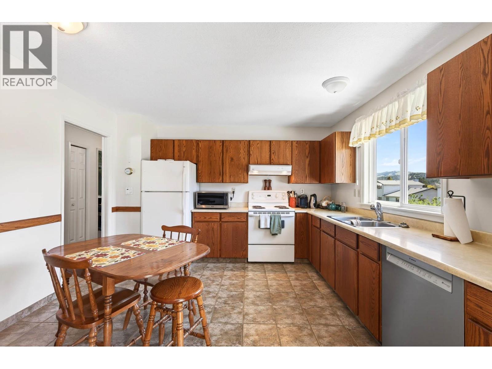 333 Robson Drive, Kamloops, British Columbia  V2E 1W2 - Photo 4 - 10386890