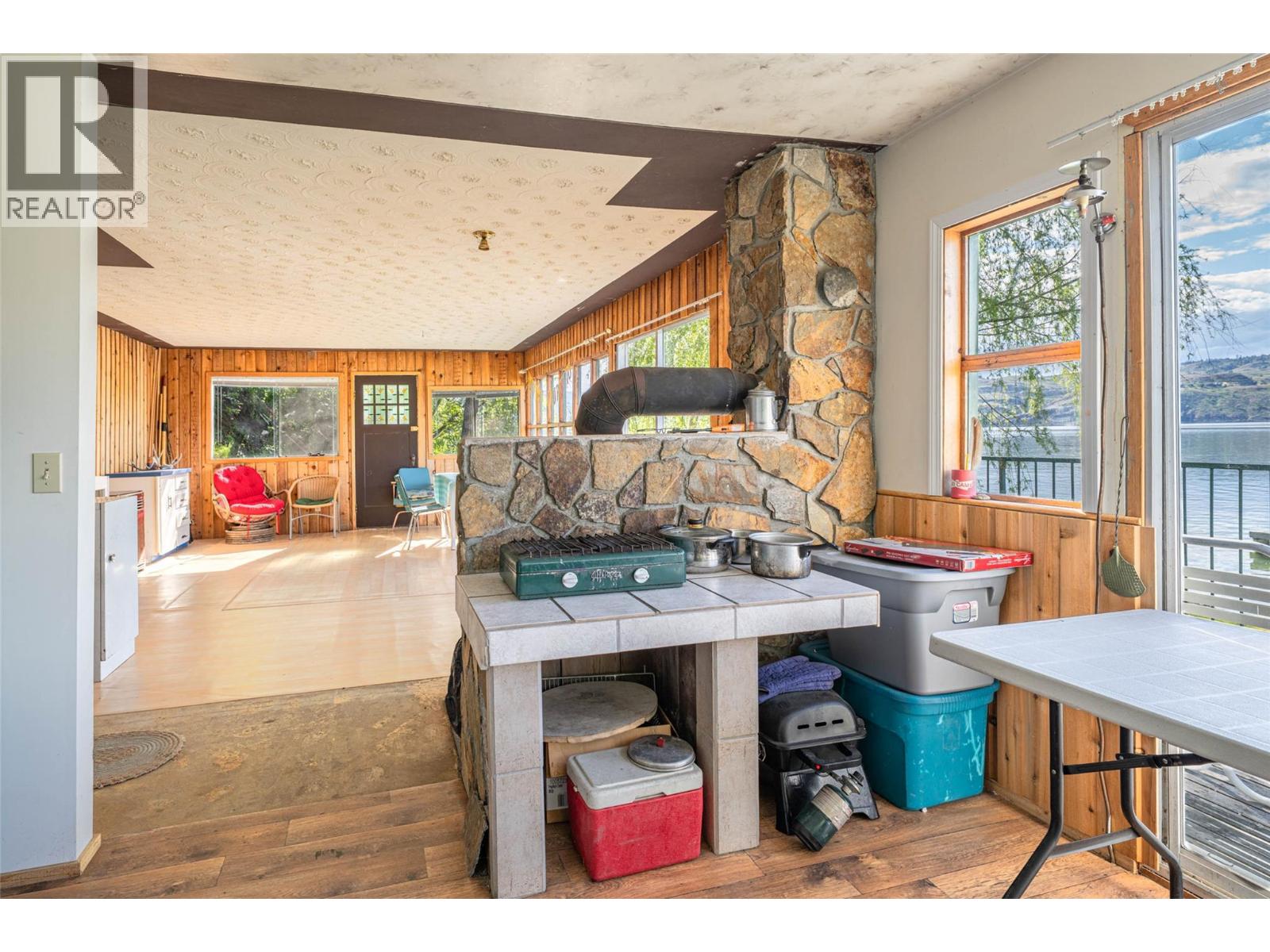 5867 Cosens Bay Road, Coldstream, British Columbia  V1B 1N8 - Photo 11 - 10387869