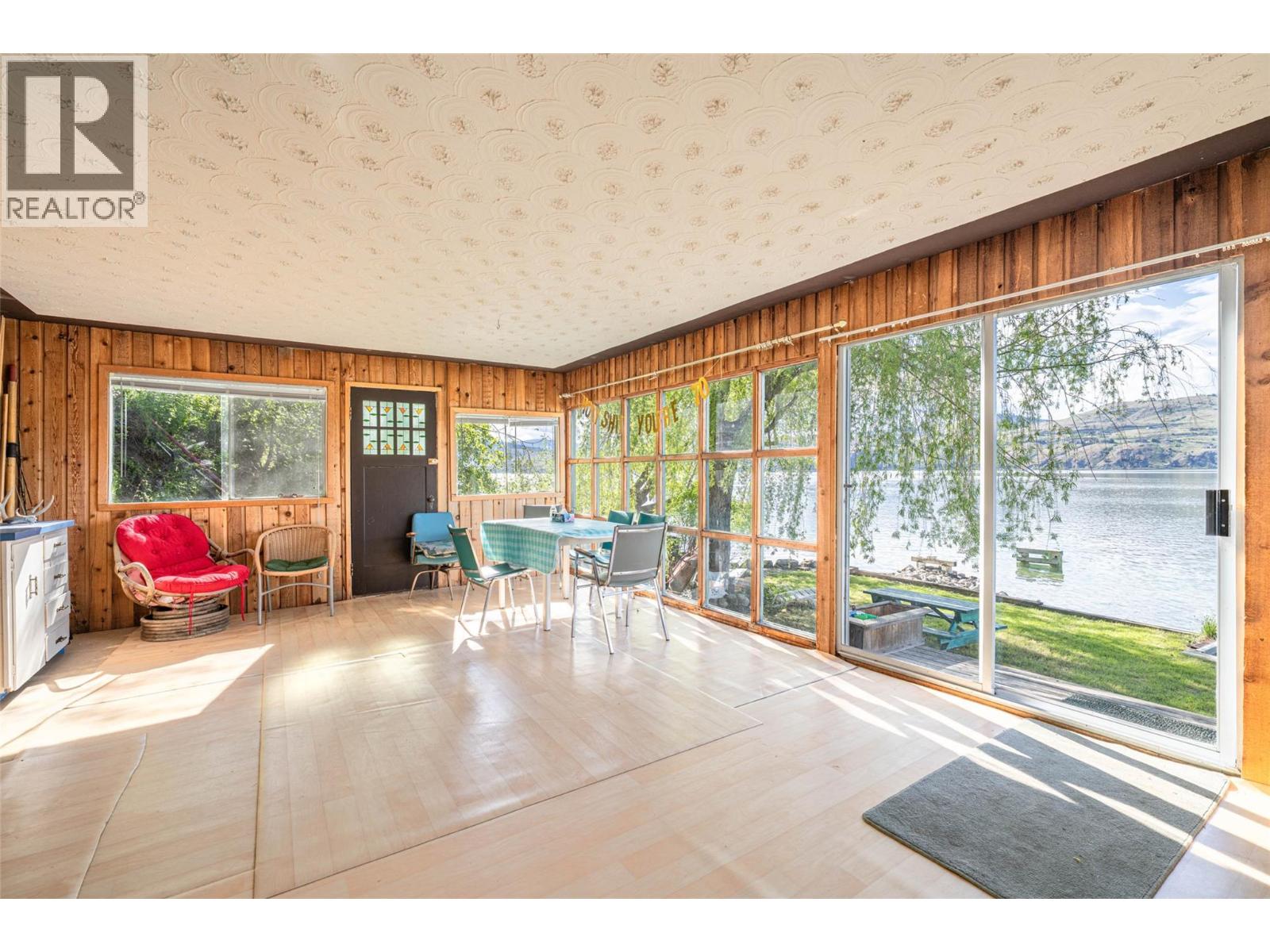 5867 Cosens Bay Road, Coldstream, British Columbia  V1B 1N8 - Photo 9 - 10387869