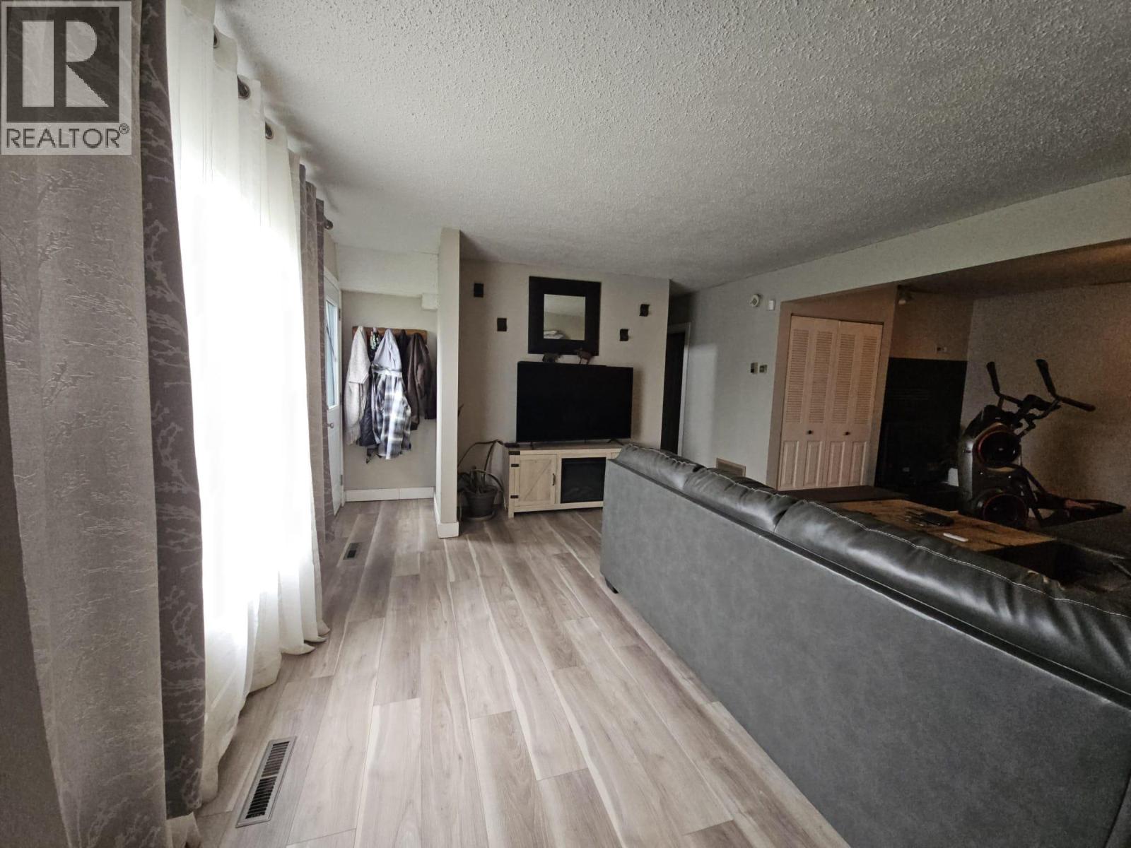 4704 50 Avenue Ne, Chetwynd, British Columbia  V0C 1J0 - Photo 8 - 10388431