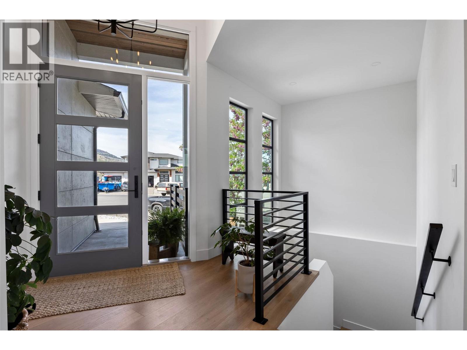 2300 Saddleback Drive, Kamloops, British Columbia  V2B 0G7 - Photo 2 - 10388036