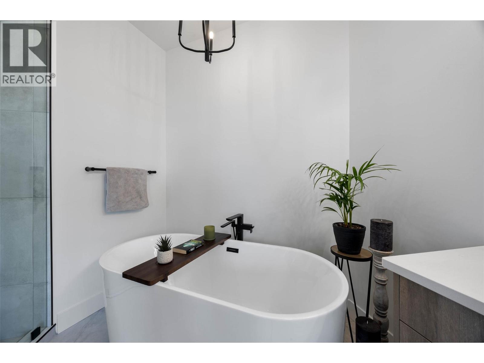 2300 Saddleback Drive, Kamloops, British Columbia  V2B 0G7 - Photo 23 - 10388036