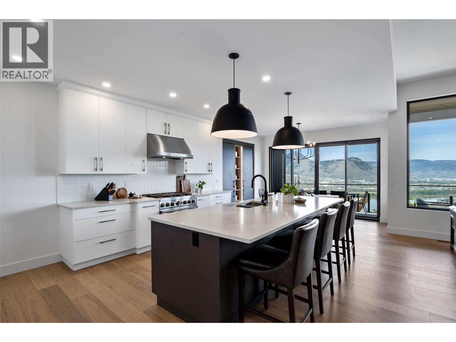 2300 Saddleback Drive, Kamloops, British Columbia  V2B 0G7 - Photo 3 - 10388036