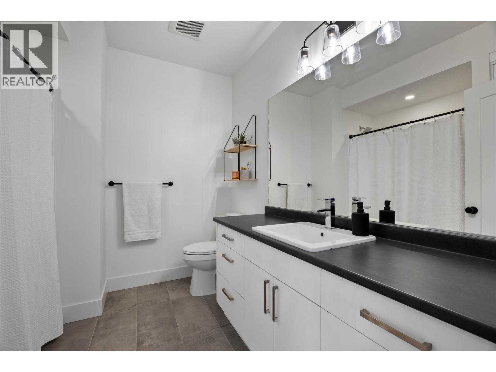2300 Saddleback Drive, Kamloops, British Columbia  V2B 0G7 - Photo 38 - 10388036