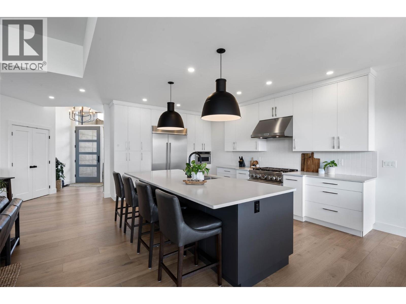 2300 Saddleback Drive, Kamloops, British Columbia  V2B 0G7 - Photo 4 - 10388036