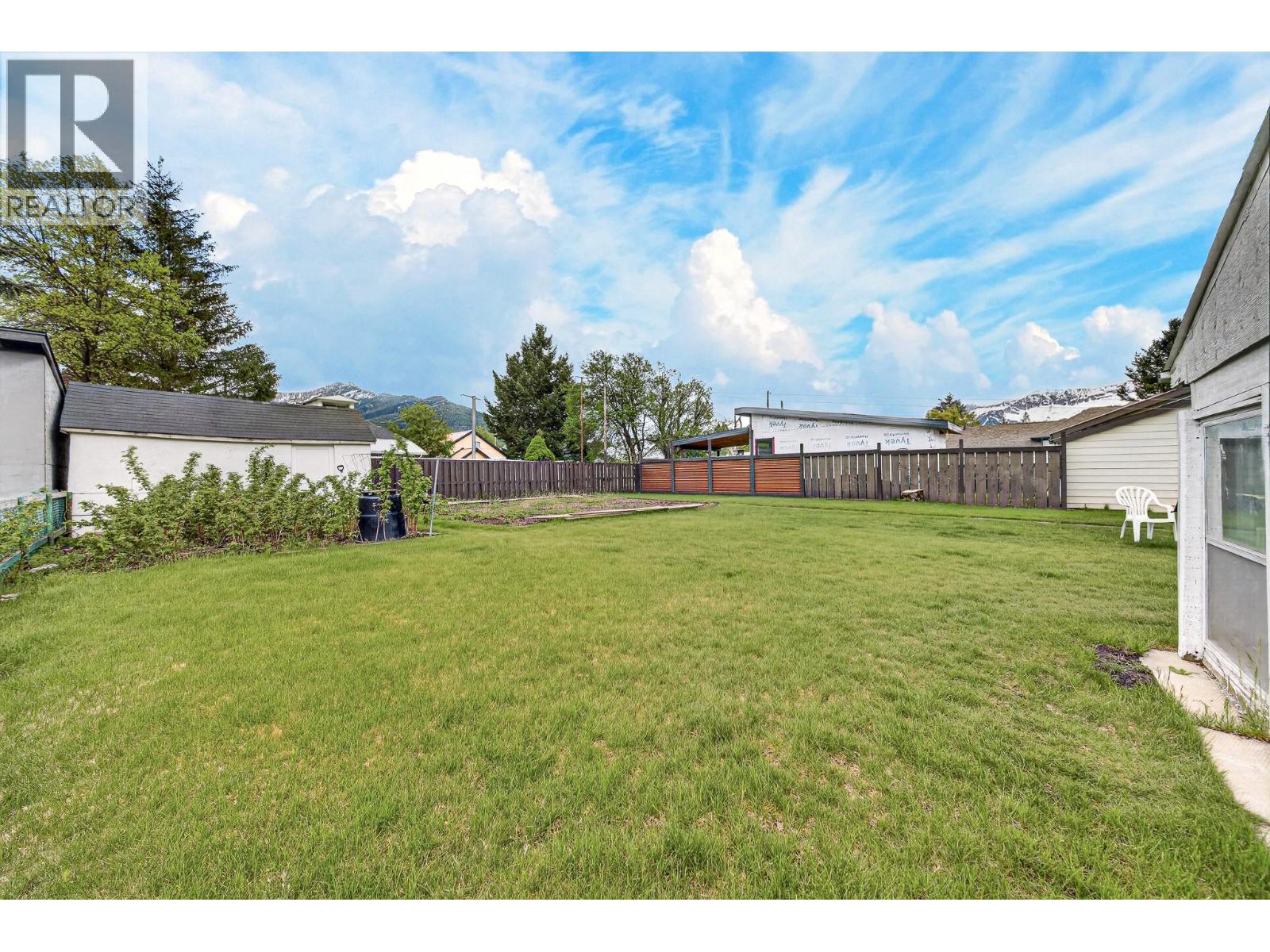 1162 5th Avenue, Fernie, British Columbia  V0B 1M0 - Photo 31 - 10388346