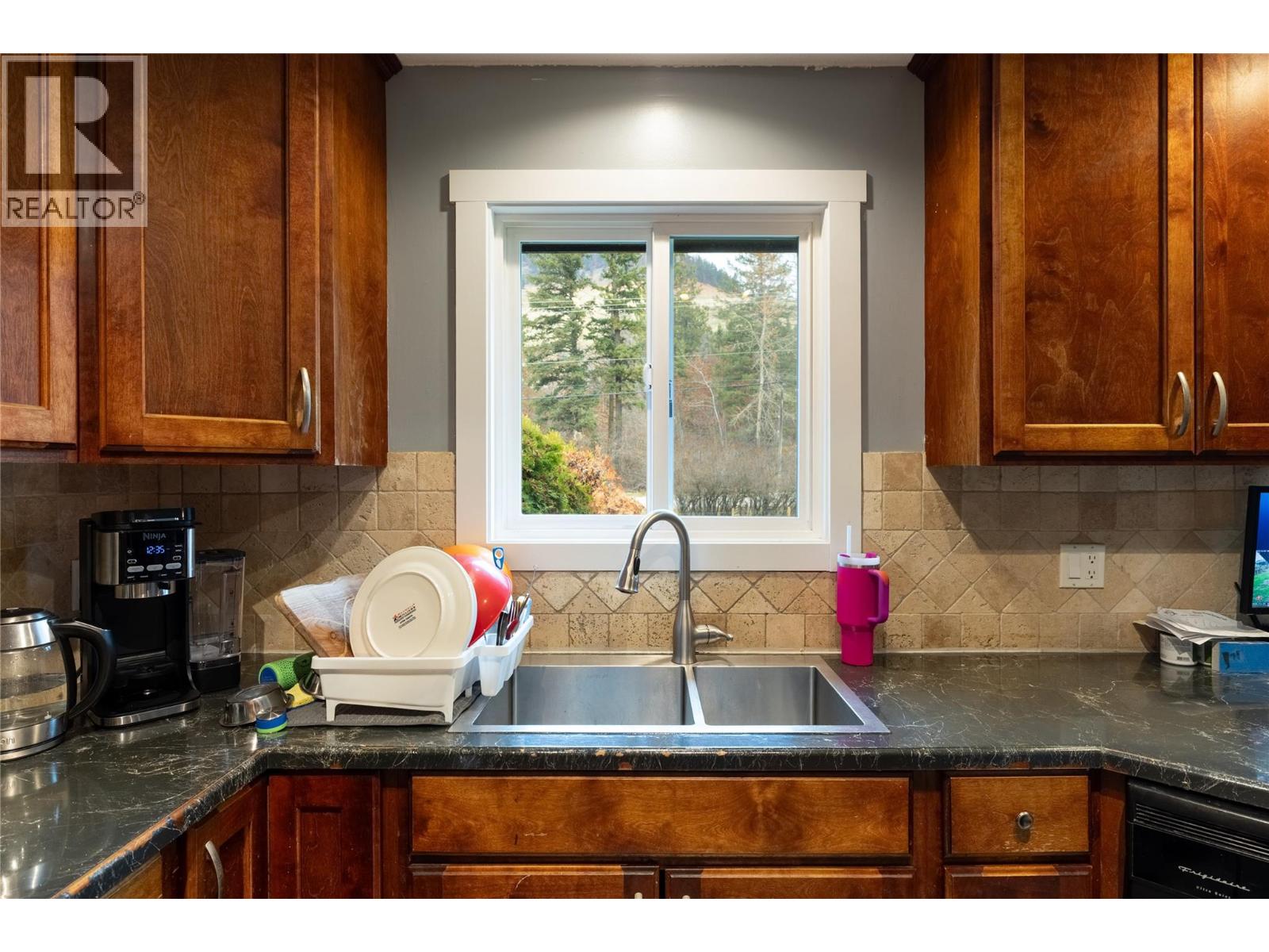 5712 6 Highway, Vernon, British Columbia  V1B 3E1 - Photo 10 - 10387960