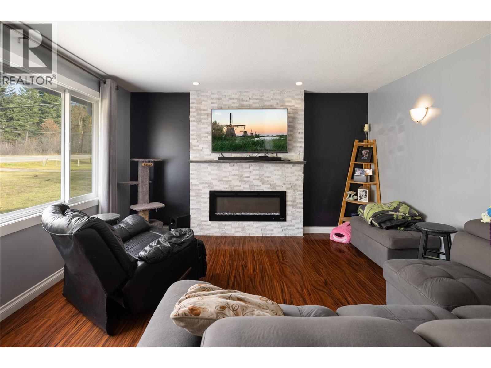 5712 6 Highway, Vernon, British Columbia  V1B 3E1 - Photo 7 - 10387960