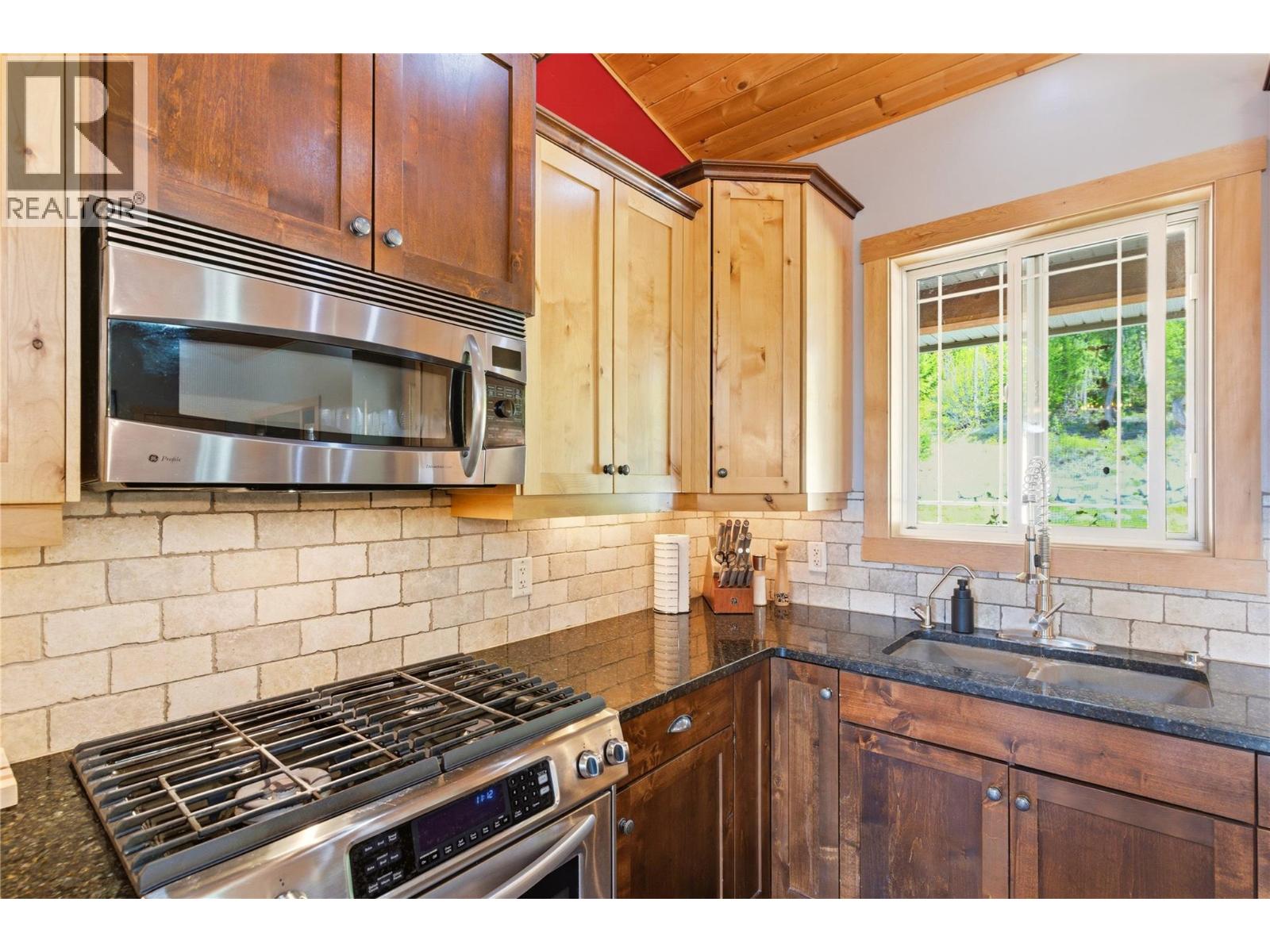 7080 Sun Valley Road, Kelowna, British Columbia  V1P 1H4 - Photo 9 - 10388406