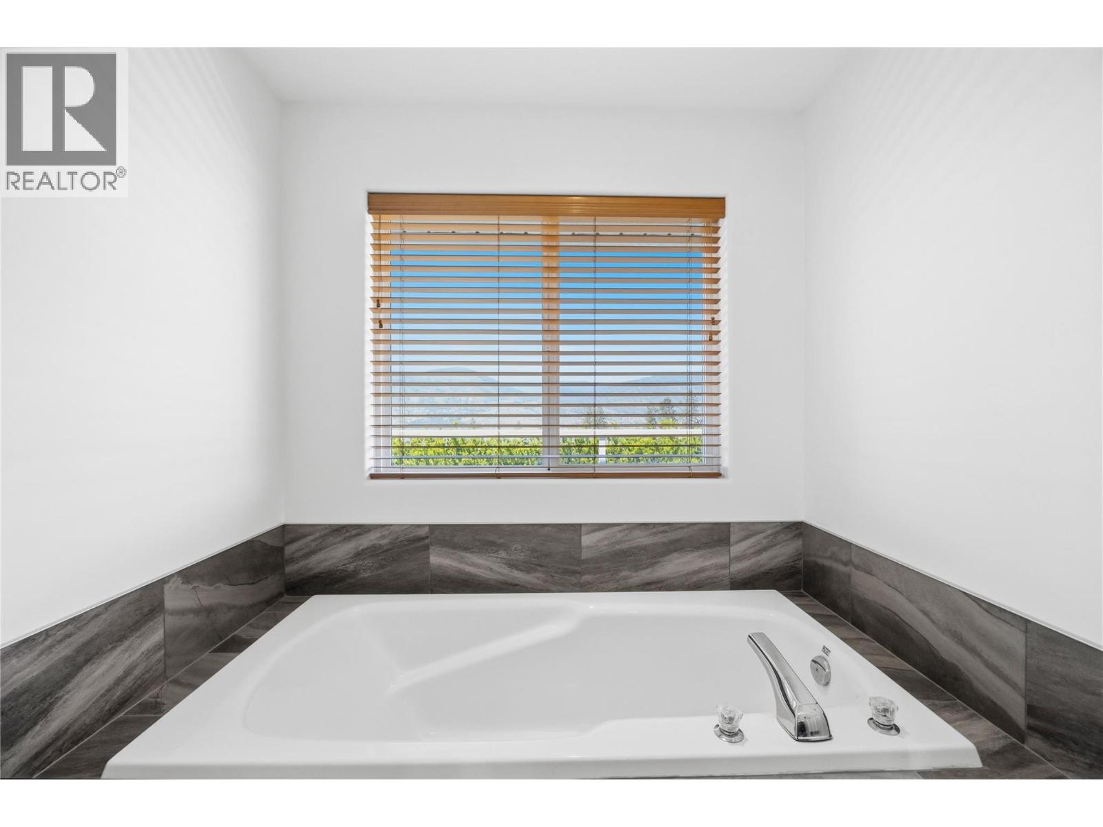 2850 Evergreen Drive, Penticton, British Columbia  V2A 7T1 - Photo 19 - 10388201