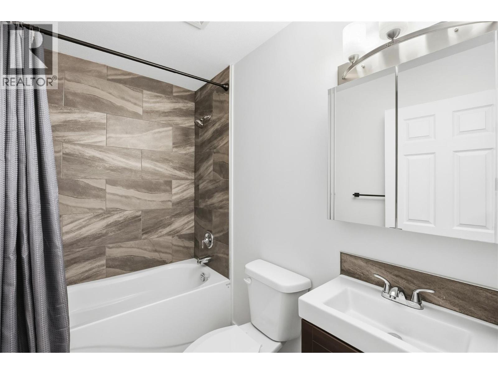 2850 Evergreen Drive, Penticton, British Columbia  V2A 7T1 - Photo 32 - 10388201